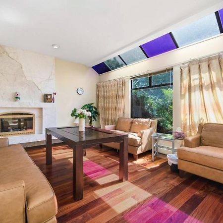 Stylish & Central Vancouver Retreat - Steps From Local Attractions! 아파트 외부 사진