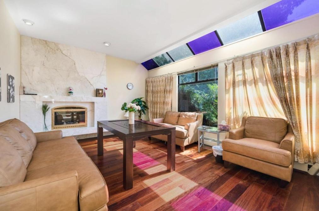 Stylish & Central Vancouver Retreat - Steps From Local Attractions! 아파트 외부 사진