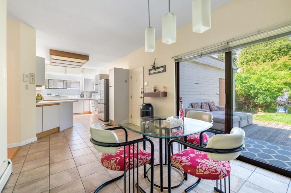 Stylish & Central Vancouver Retreat - Steps From Local Attractions! 아파트 외부 사진
