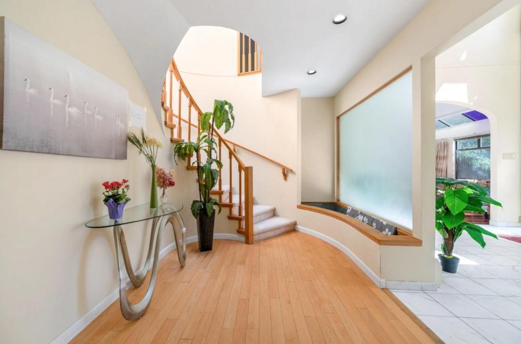 Stylish & Central Vancouver Retreat - Steps From Local Attractions! 아파트 외부 사진