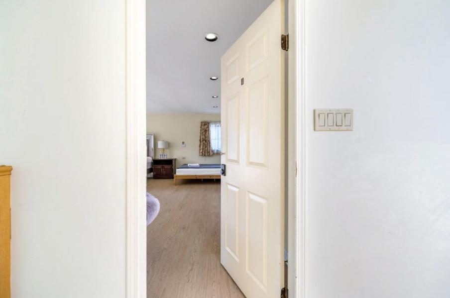 Stylish & Central Vancouver Retreat - Steps From Local Attractions! 아파트 외부 사진